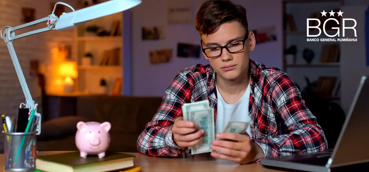 Adolescente con dinero