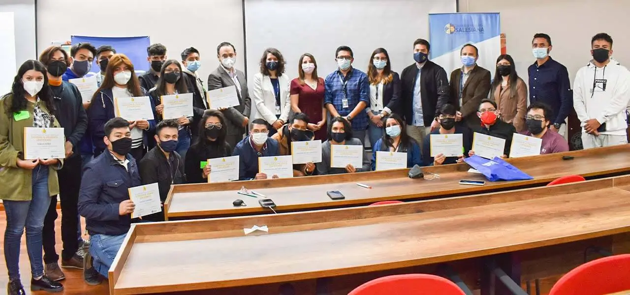 El equipo de BGR junto a estudiantes participantes de la Universidad Politécnica Salesiana